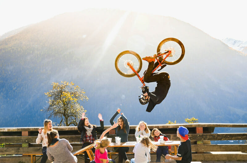 自由式山地车绝技短片《绝地求生》