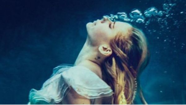 《Head Above Water》艾薇儿最新单曲 MV 欣赏